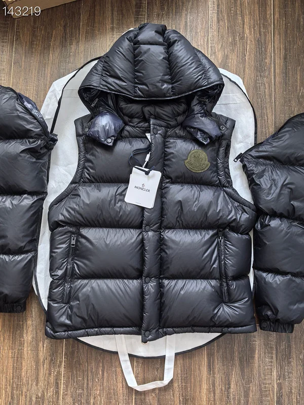 Moncler sz1-5 26yr255 (2)